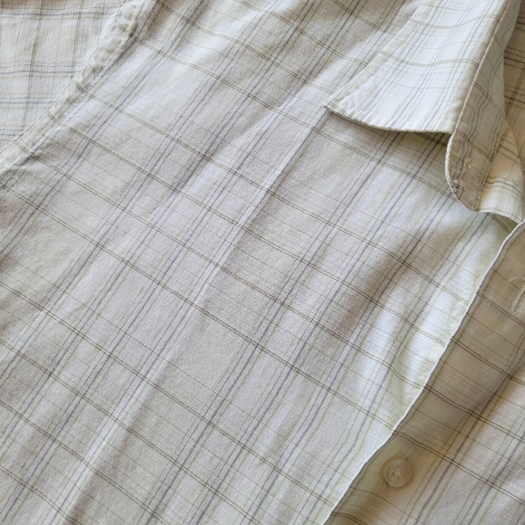 Van Heusen Button-down - Picture 3 of 3